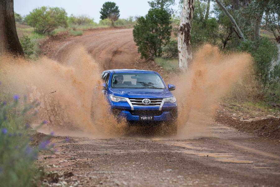  Toyota Fortuner GX (AN160) 2015 года  (AU) (фото 10 из 14)